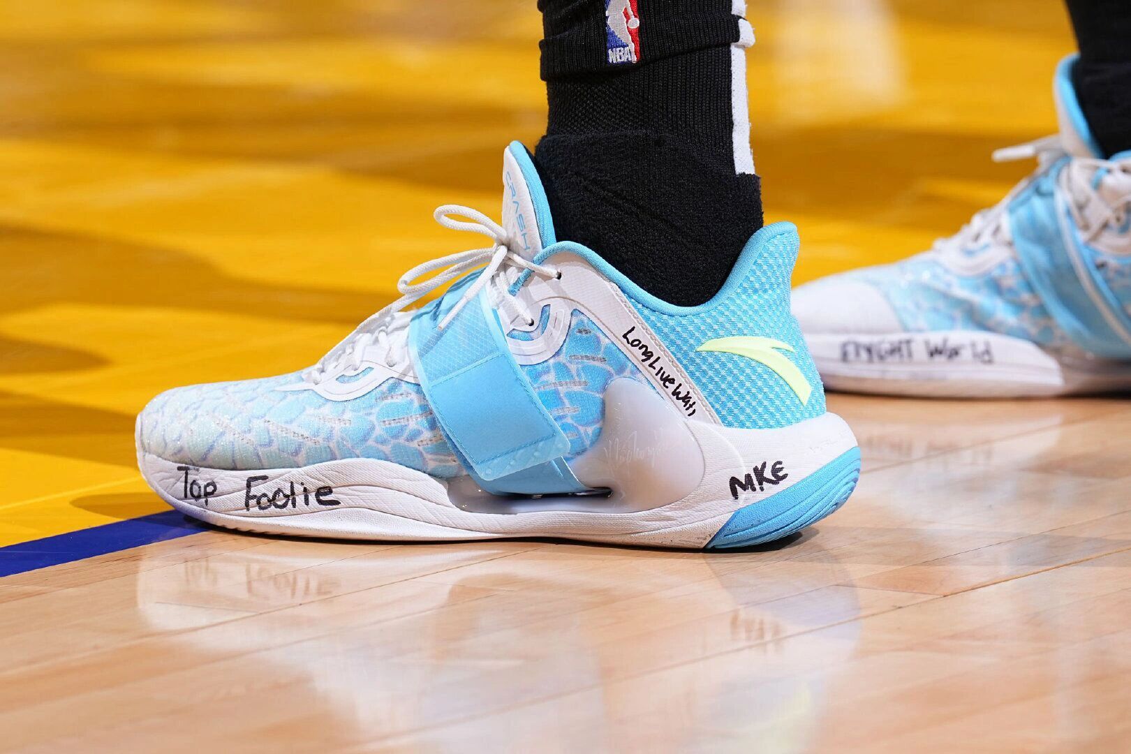 JackeyLove在勇士比赛中回归赛场，出色防守引发热议！的简单介绍